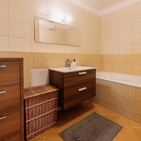 Family Parking Slot Included! Appartement Bratislava