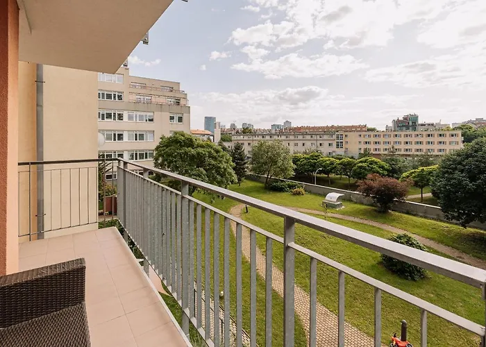 Family Parking Slot Included! Appartamento Bratislava